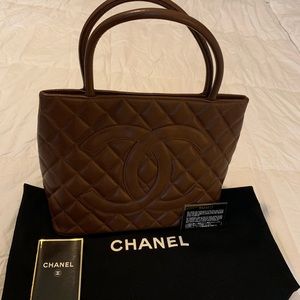 Chanel  Medallion ..